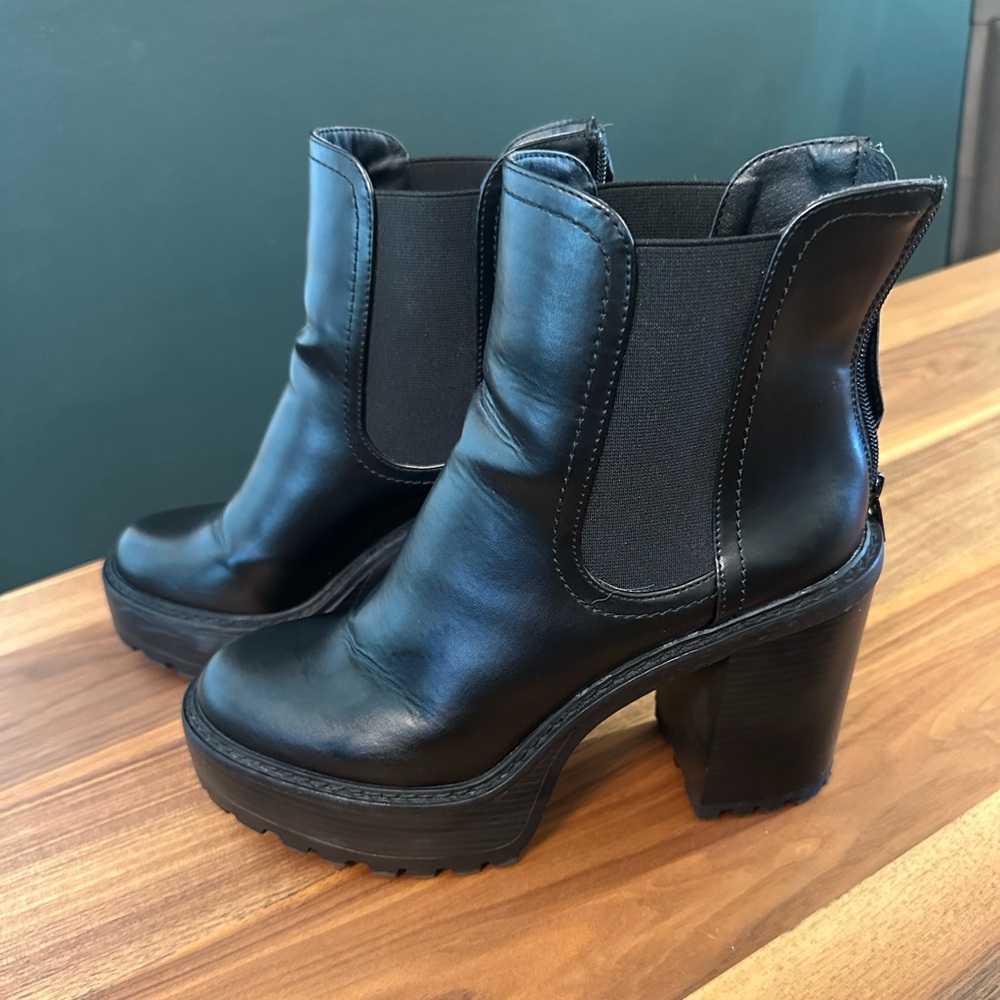 Steve Madden Black Heeled Boots with Chunky Block Heel